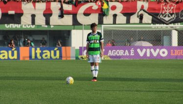 Único brasileiro vivo na Sul-Americana, Hyoran acredita em apoio de outras  torcidas para Chapecoense: “É um clube que cativa pessoas pelo Brasil”