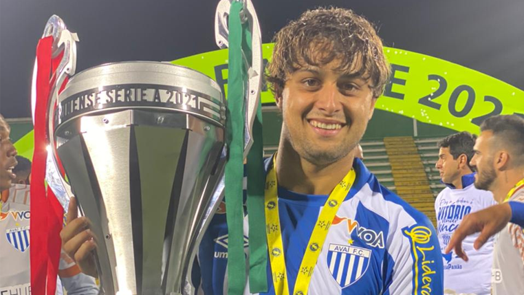Avaí Futebol Clube - Hoje o aniversário é do Wesley Soares! ⁣⁣⁣ Parabéns e  felicidades, ⁣⁣ ⁣ mô quirido! 🦁🎁
